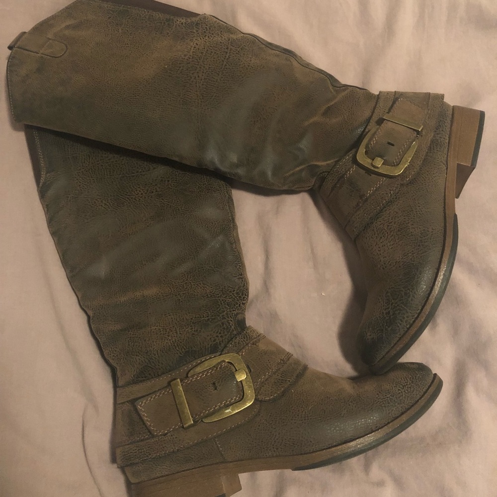 Brown midi boots with buckle